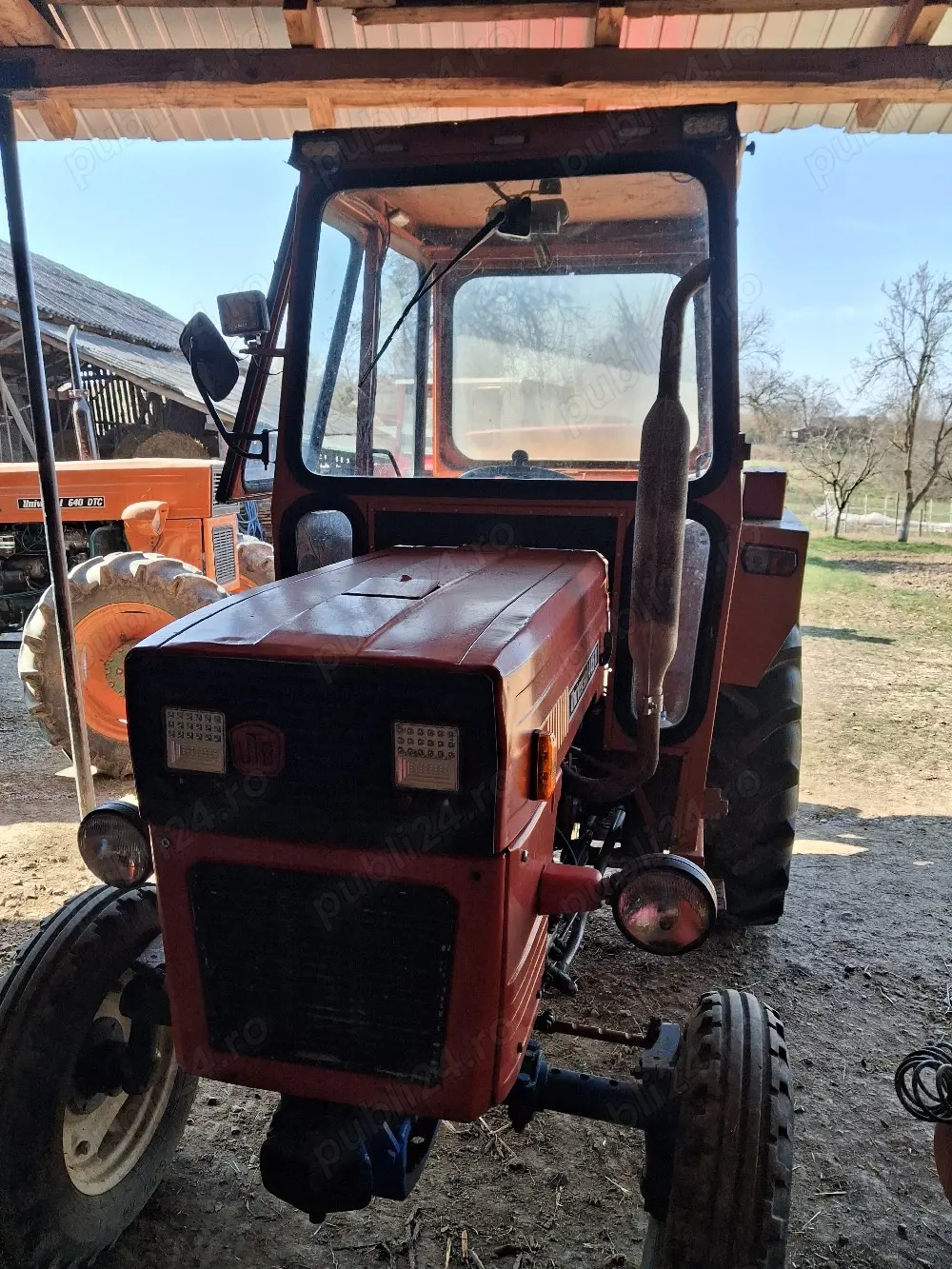 vînd tractor utb 445