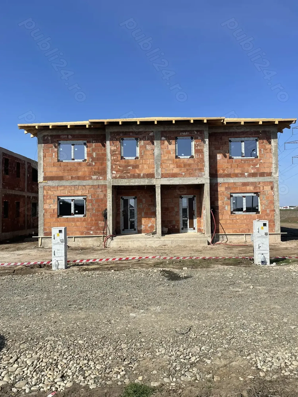 Proprietar, de vanzare duplex mare (253mp construiti si 530mp teren per unitate),