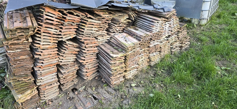 Vând țiglă (nu e nouă)