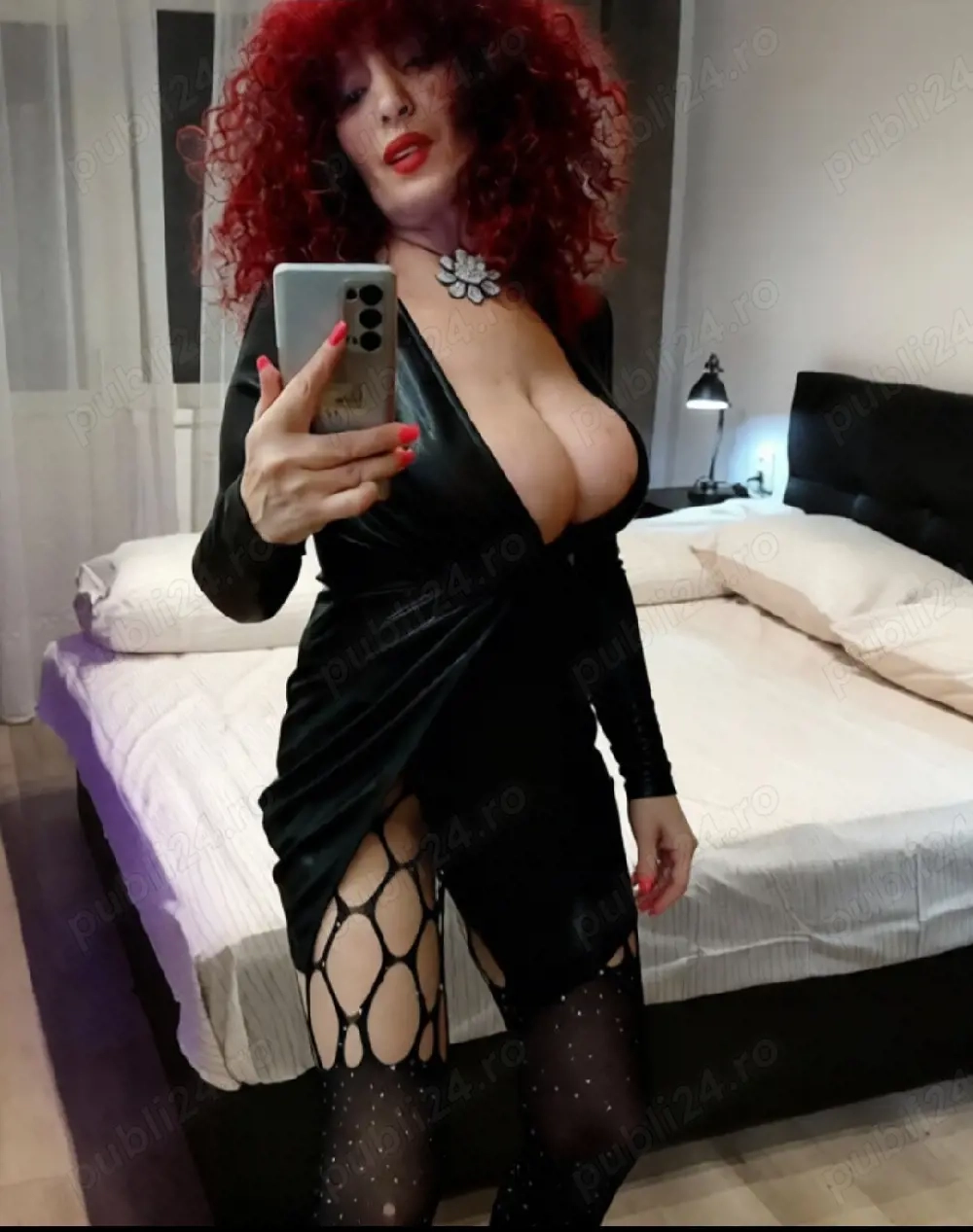 Matura roscata siliconata show webcam si nu numai non stop 