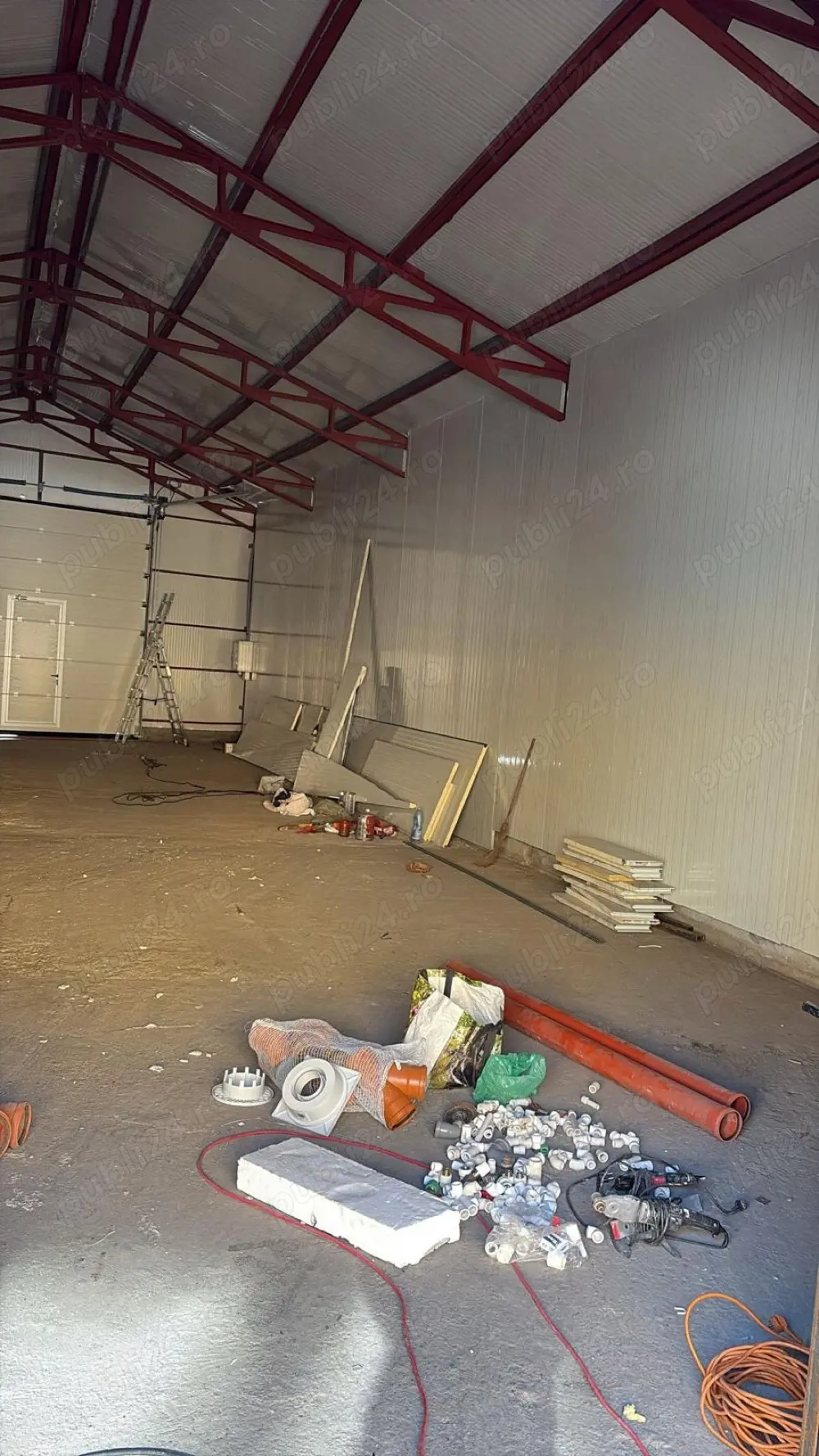 Hala de inchiriat 23 august , laminor, metrou republica