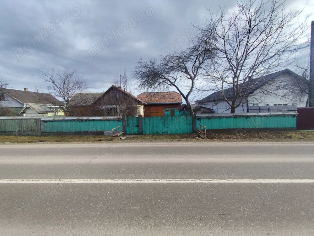Teren intravilan și casa bătrânească cu gradina