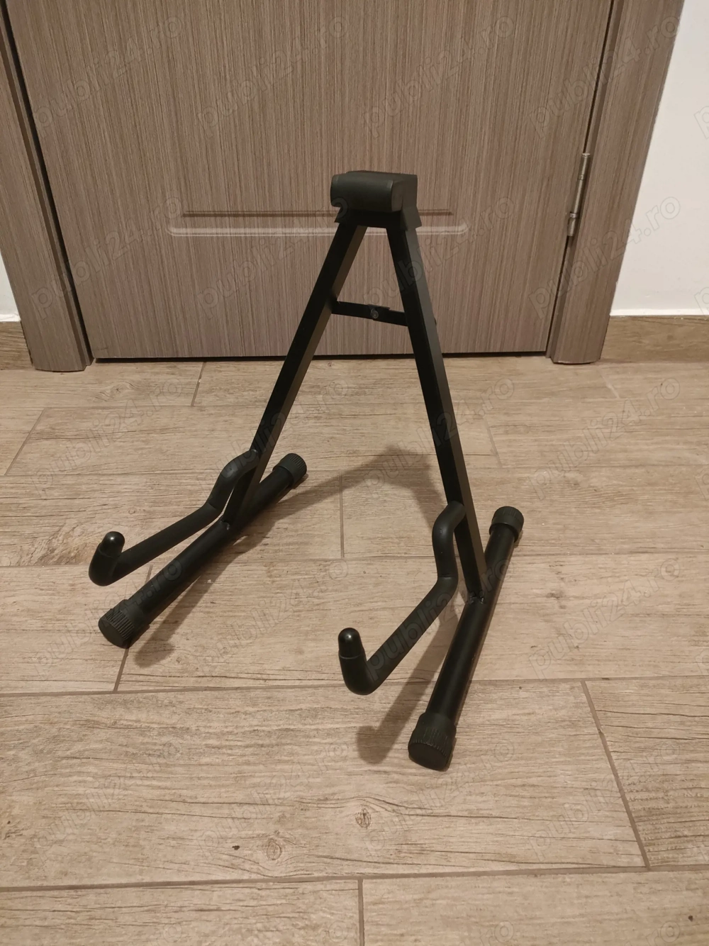 Suport chitara de podea pliabil cu protectii cauciucate