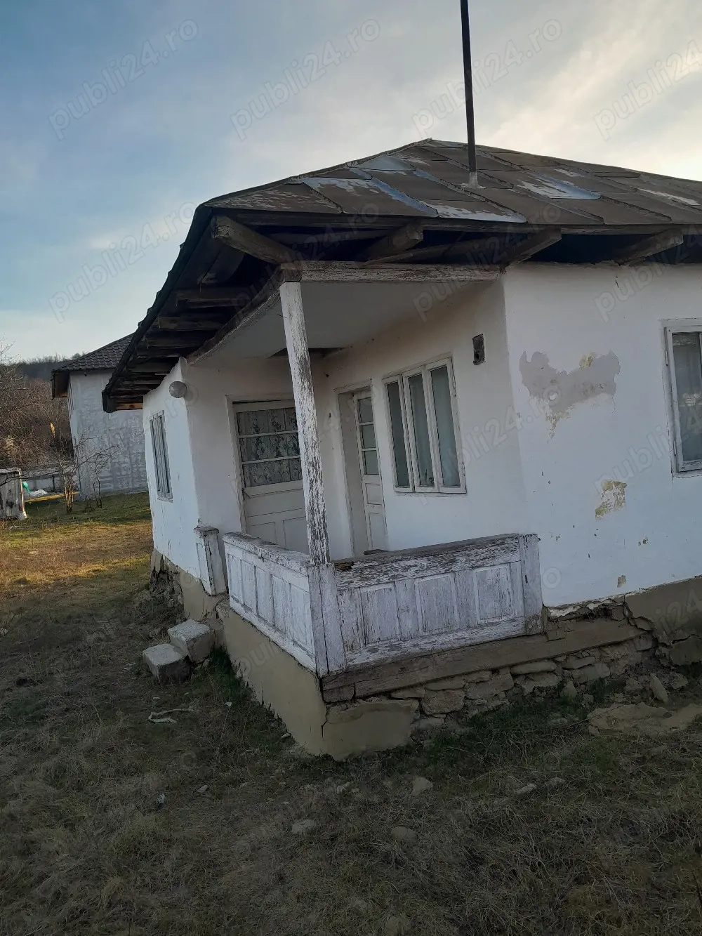 vand casa batraneasca Gura Calitei la limita cu Dumbrăveni VN