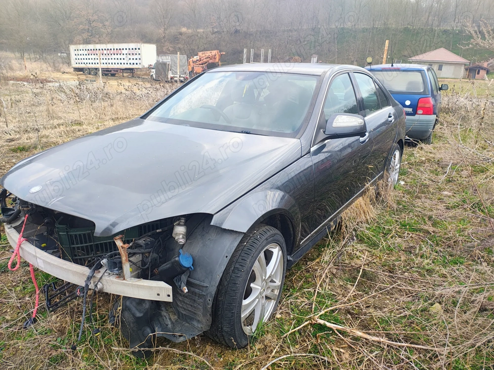 Mercedes c clas 2011 se vinde pentru piese 