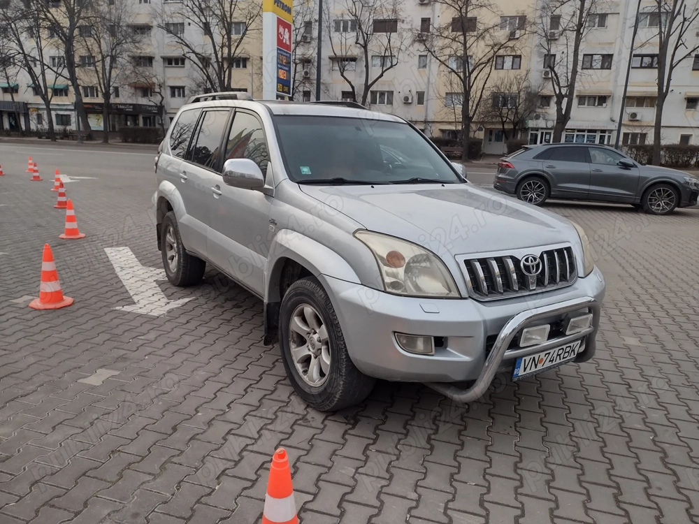 Toyota Land Cruiser 4x4 8 locuri 