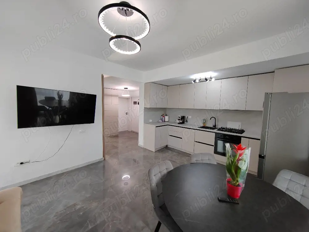 Vând apartament ultramodern cu 3 camere + grădină și terasă