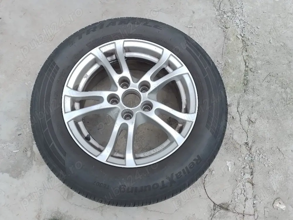 Vand genti de aliaj cu anvelope 2023 fără zgarieturi