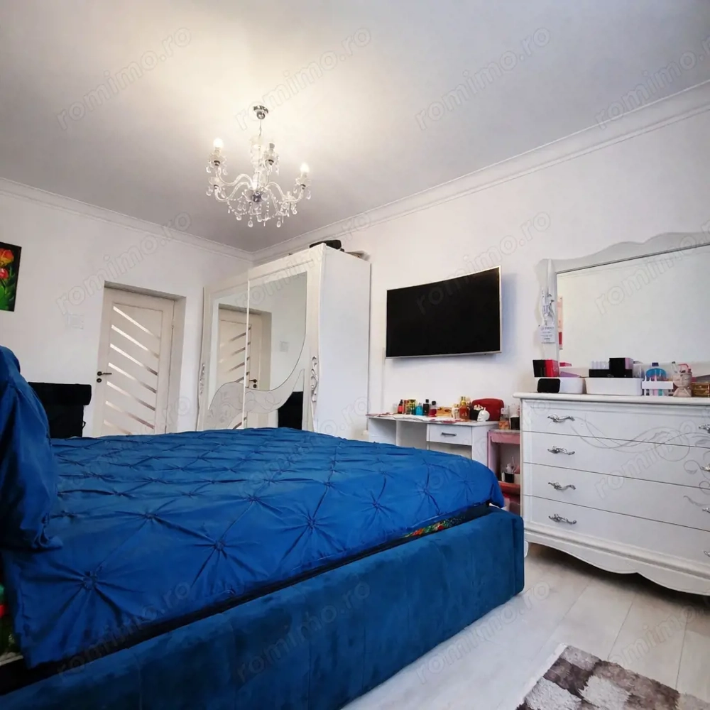 Apartament 3 camere de vanzare 