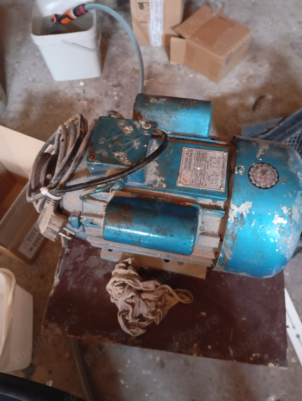 Vând motor electric 4kw 