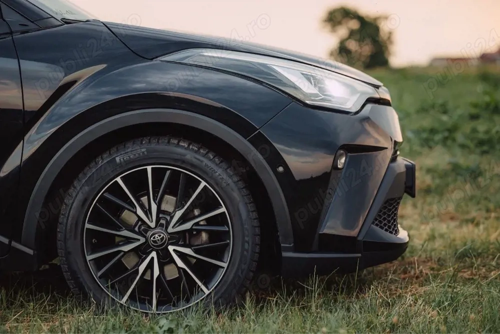 Vând Toyota C-HR