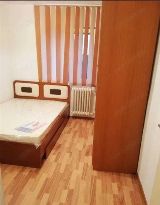 Apartament 3 camere de închiriat Apărătorii Patriei