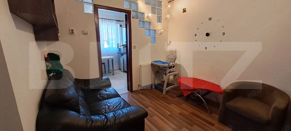Apartament decomandat, 2 camere, 40 mp, etaj 4, zona Florilor  