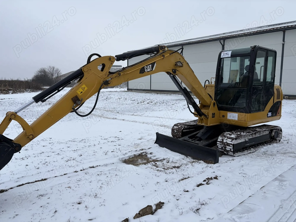 Vând excavator Caterpillar 306,2011,recent adus