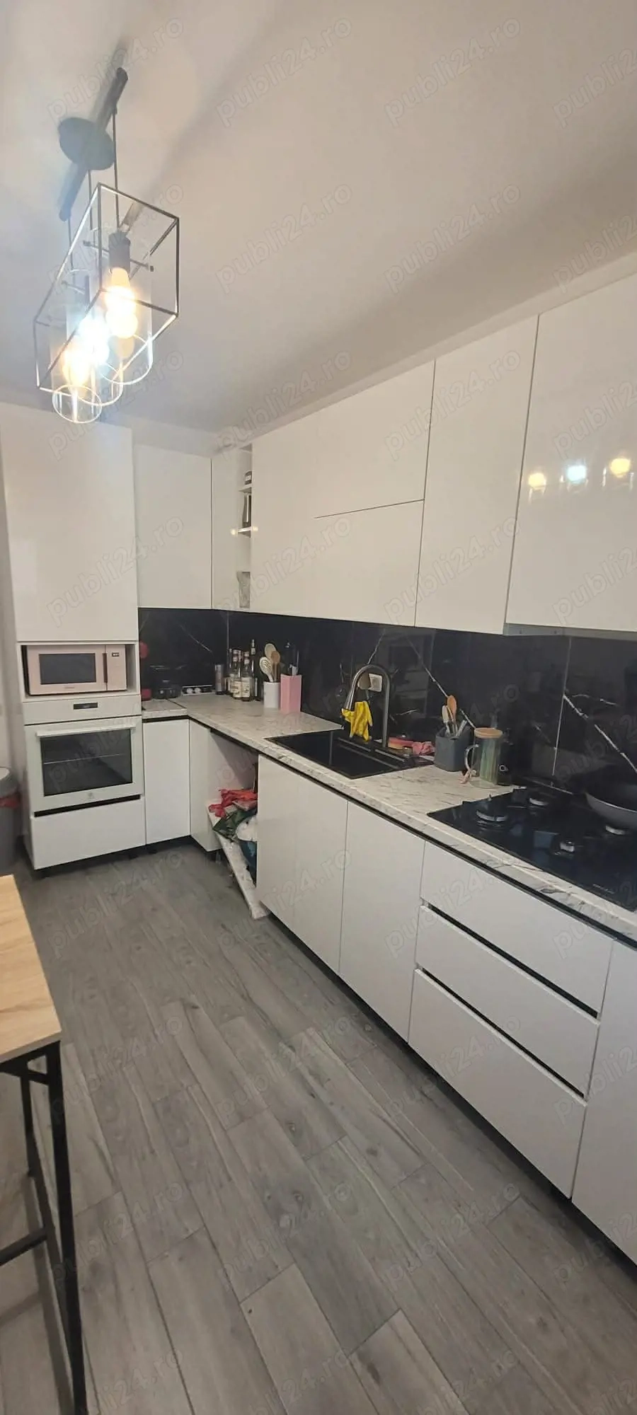  Apartament de 3 camere zona TRACTORUL,complex Vivamus,