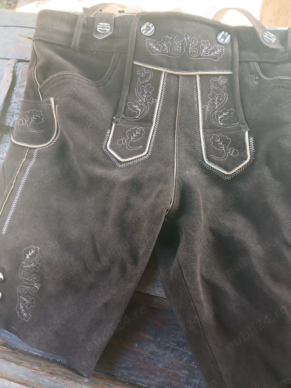 Pantaloni traditionali de colectie