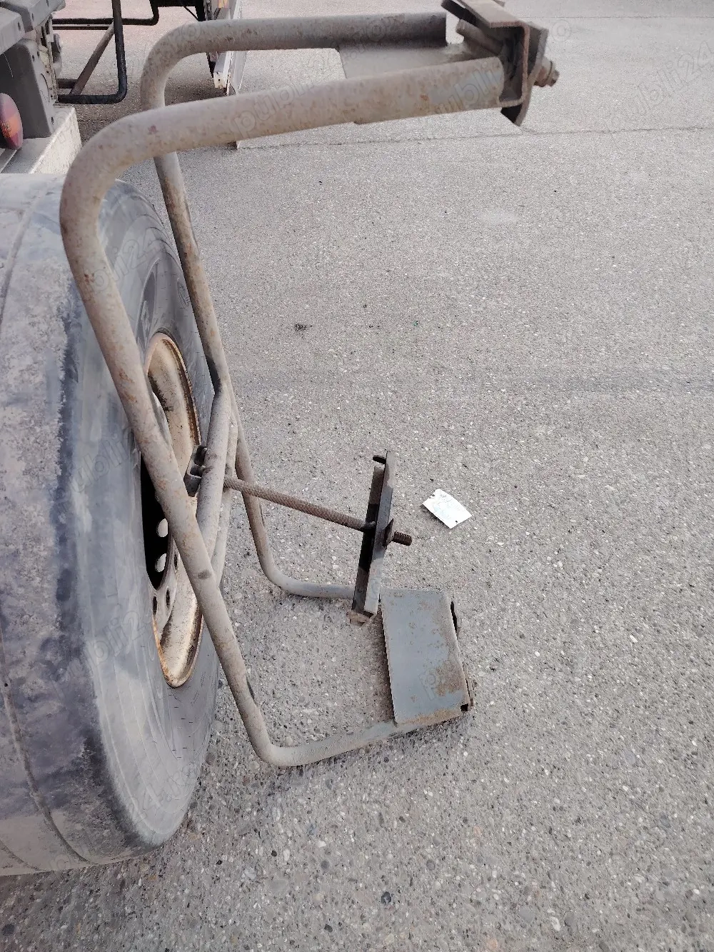 Suport roata rezerva semiremorca 