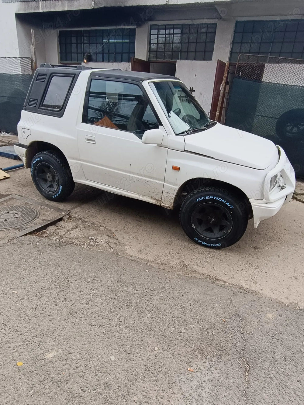 Vând Suzuki Vitara 1,6 litri 16 valve benzină.