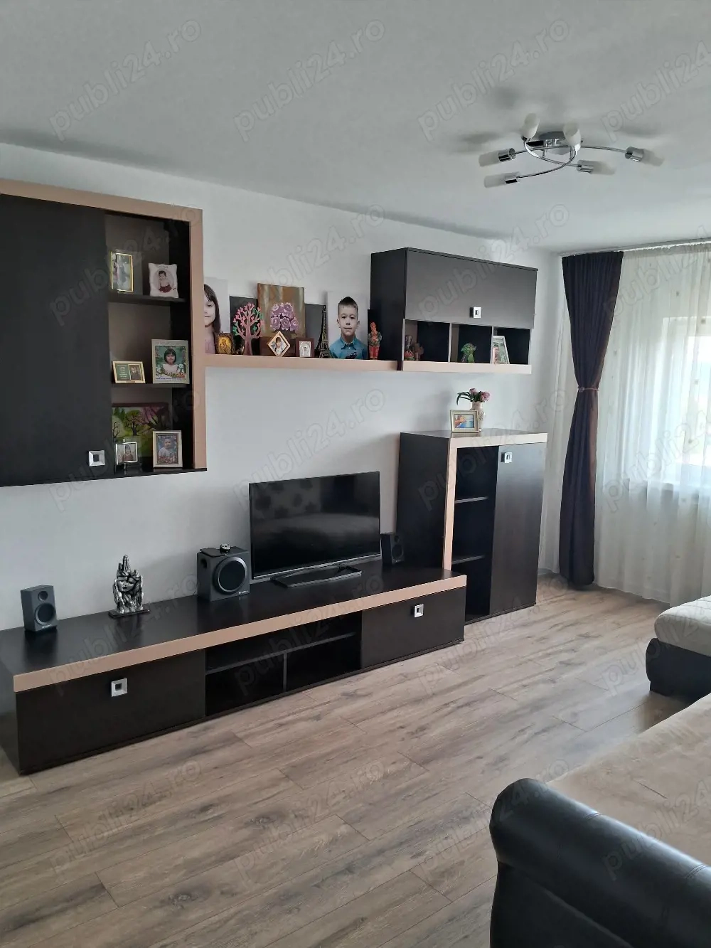 vand apartament 3 camere 