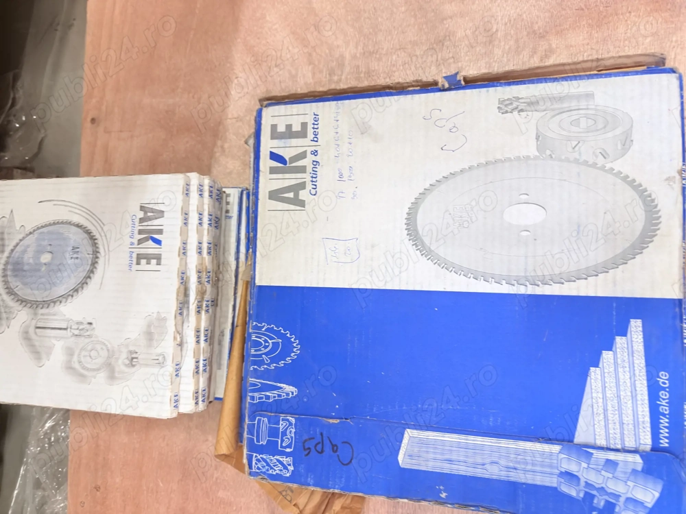 Panze circular Ake, Leitz