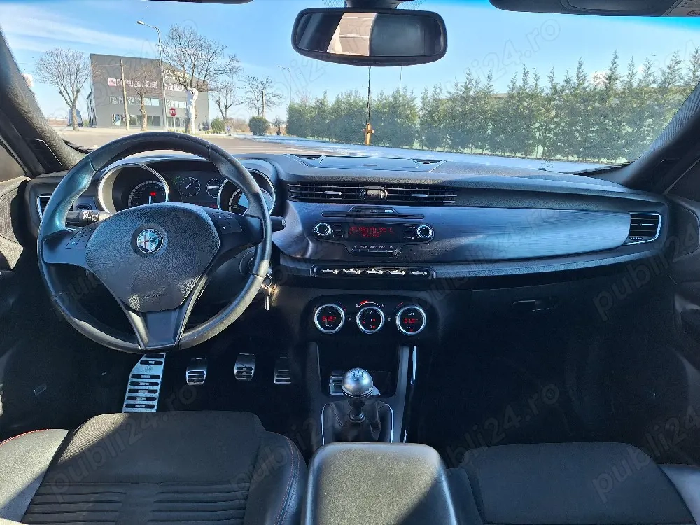 Vând Alfa Romeo Giulietta 