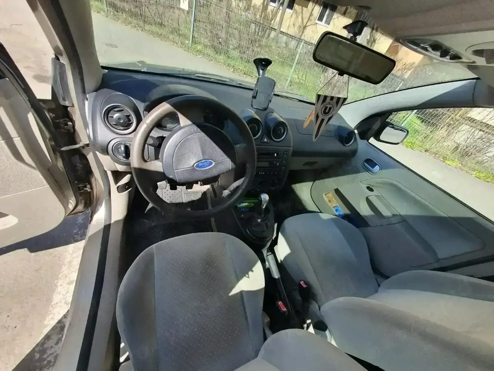 Vand urgent Ford Fiesta an fabricatie 2002