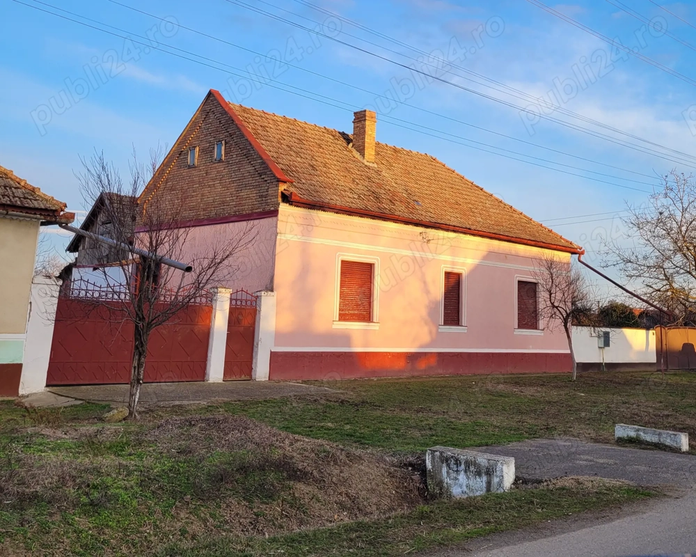 Vand casa in comuna Semlac , jud. Arad