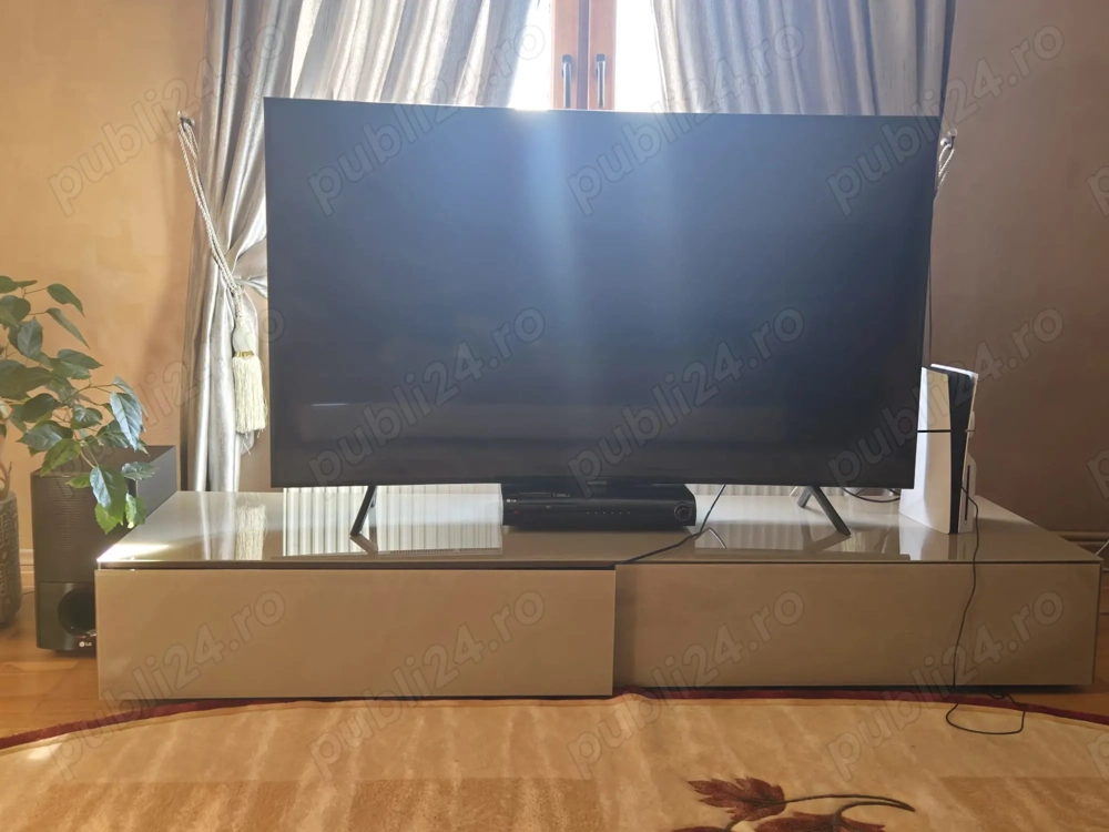 Vand comoda din sticla pentru tv living