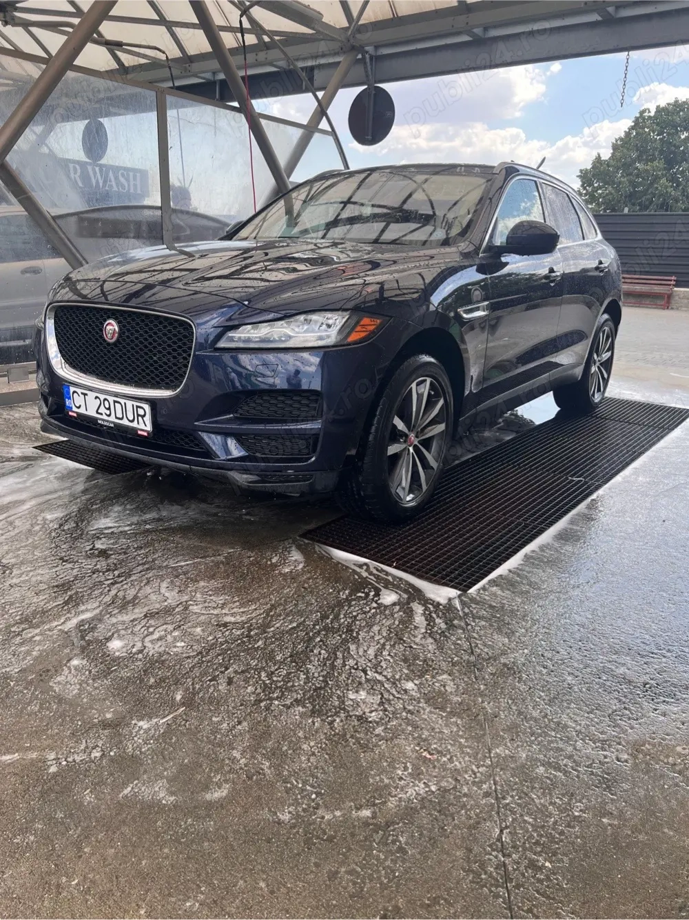Jaguar F Pace