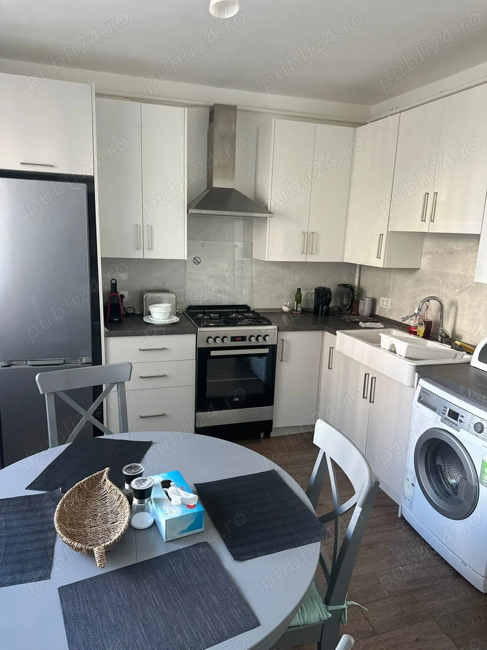 proprietar inchiriez apartament cu 3 camere
