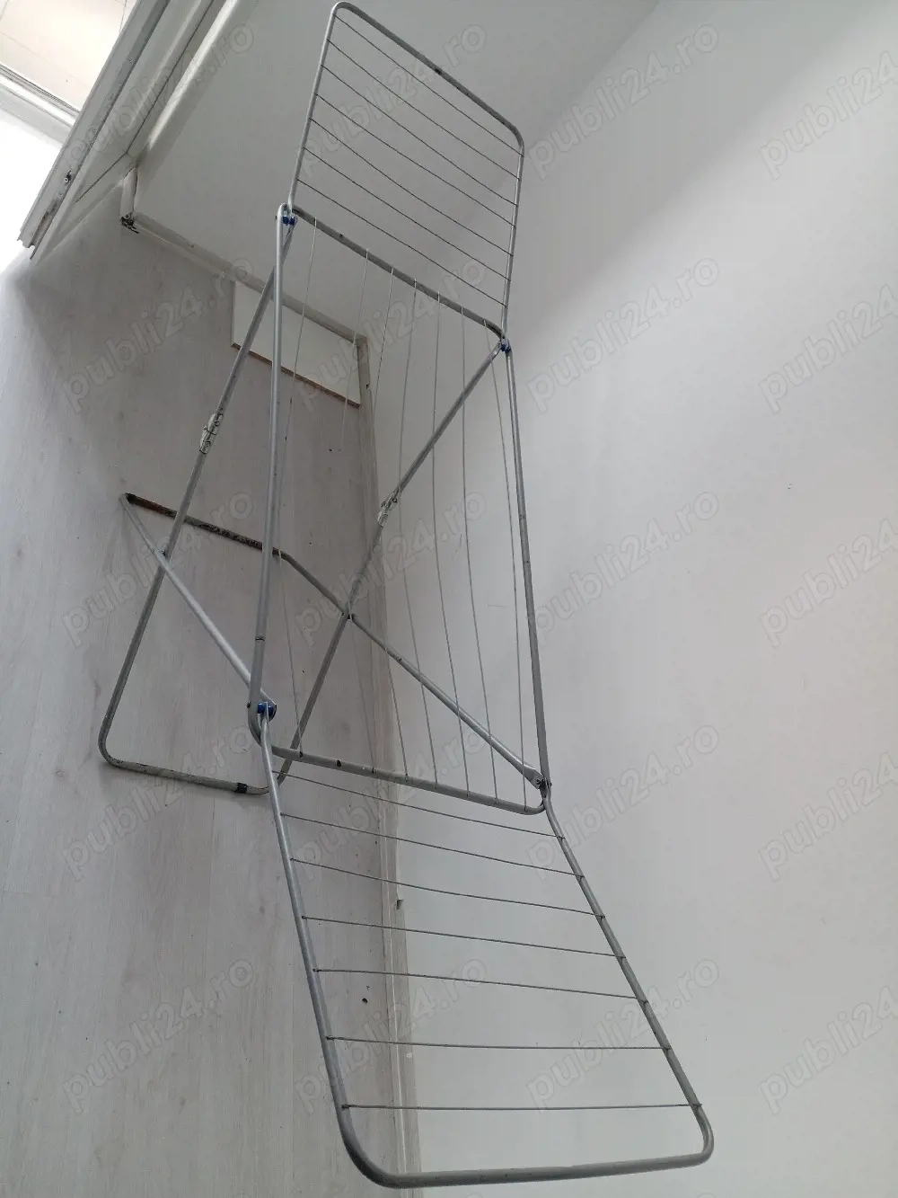 Vând uscător haine pliabil