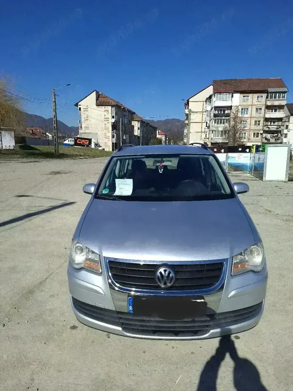 Vând Volkswagen Touran 