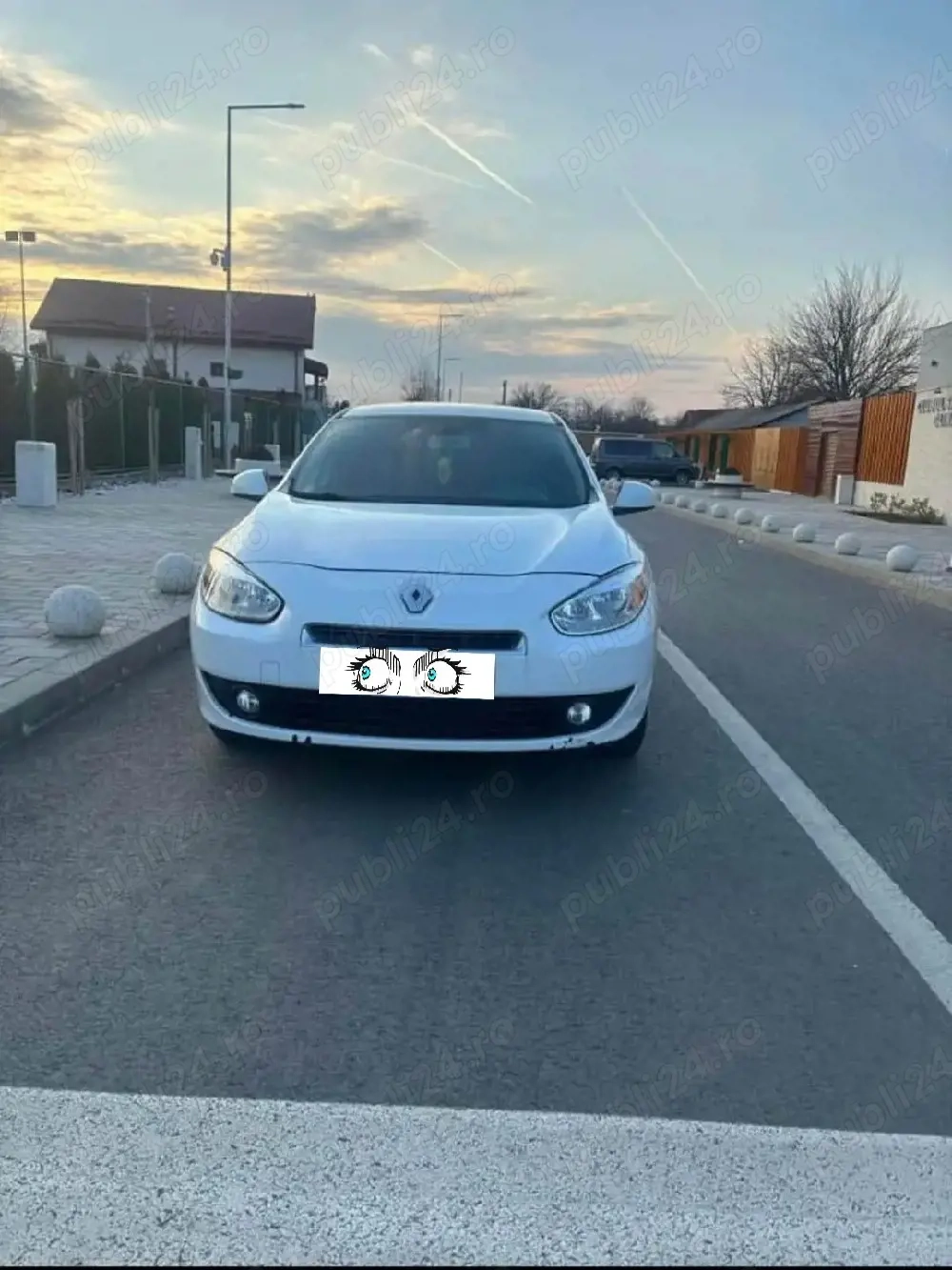 Renault Fluence 1,6 16v benzina  an 2011