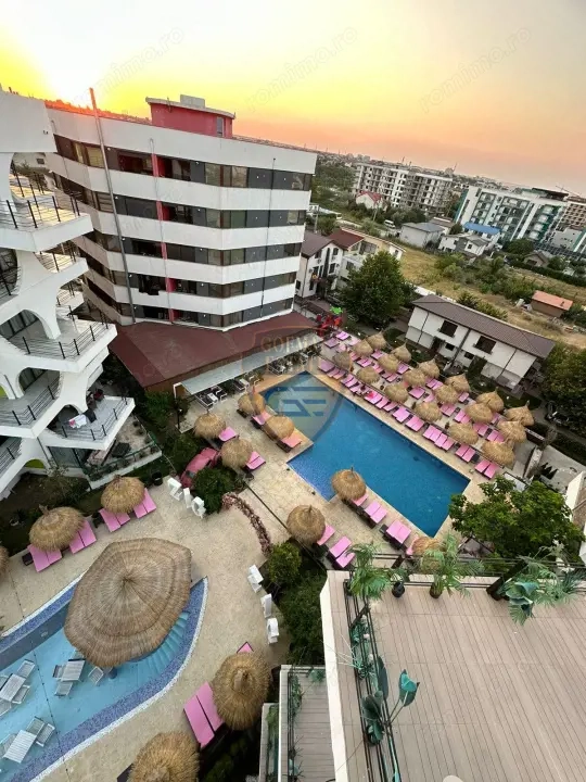 Complex Piscina cu Bar, Mamaia Nord , ideal investitie HoReCa