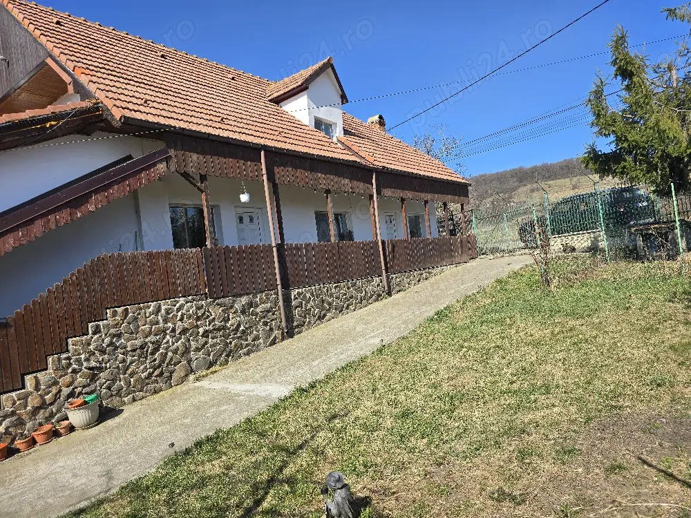 inchiriez casa si teren in dambul rotund