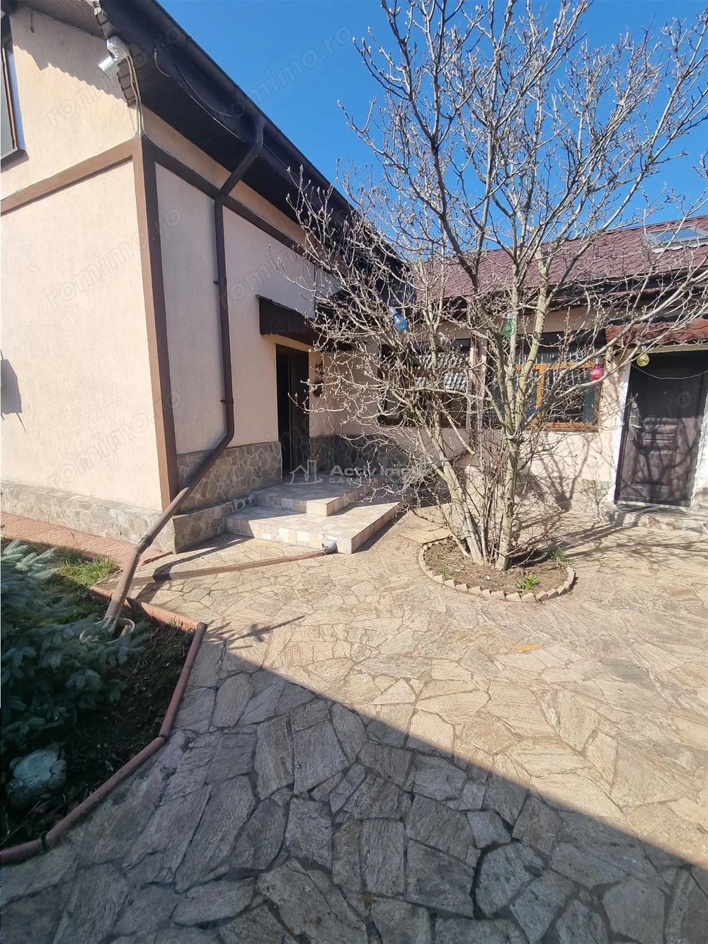 Casa-vila si teren in Nanov