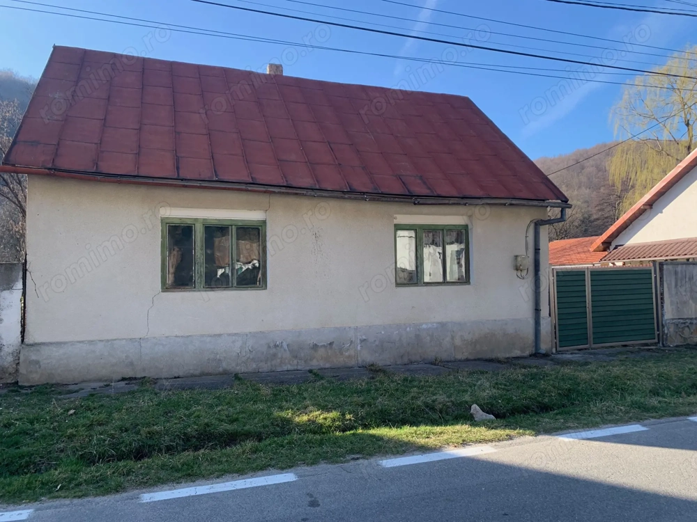 Proprietar vând teren cu casa în Văliug