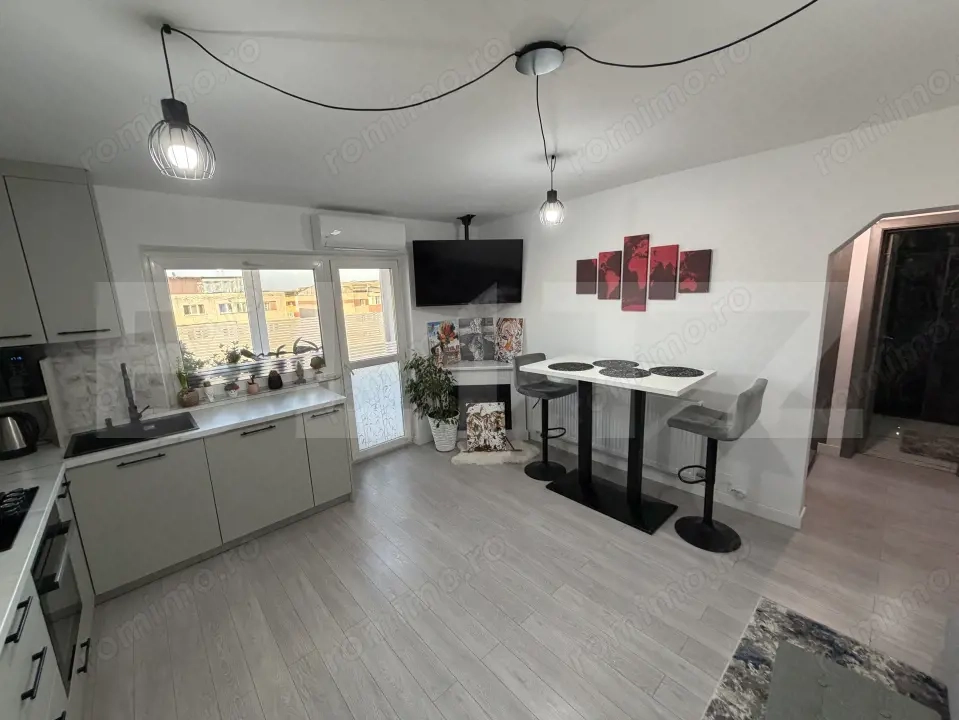 Apartament 3 camere, 52 mp, zona Cetate