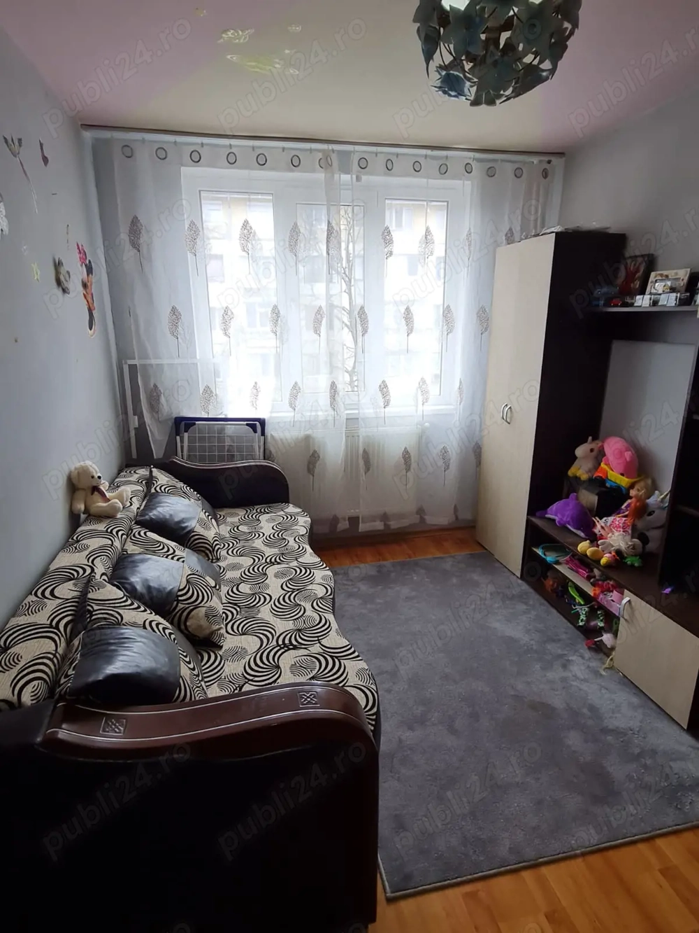 Vând apartament 3 camere semidecomandat