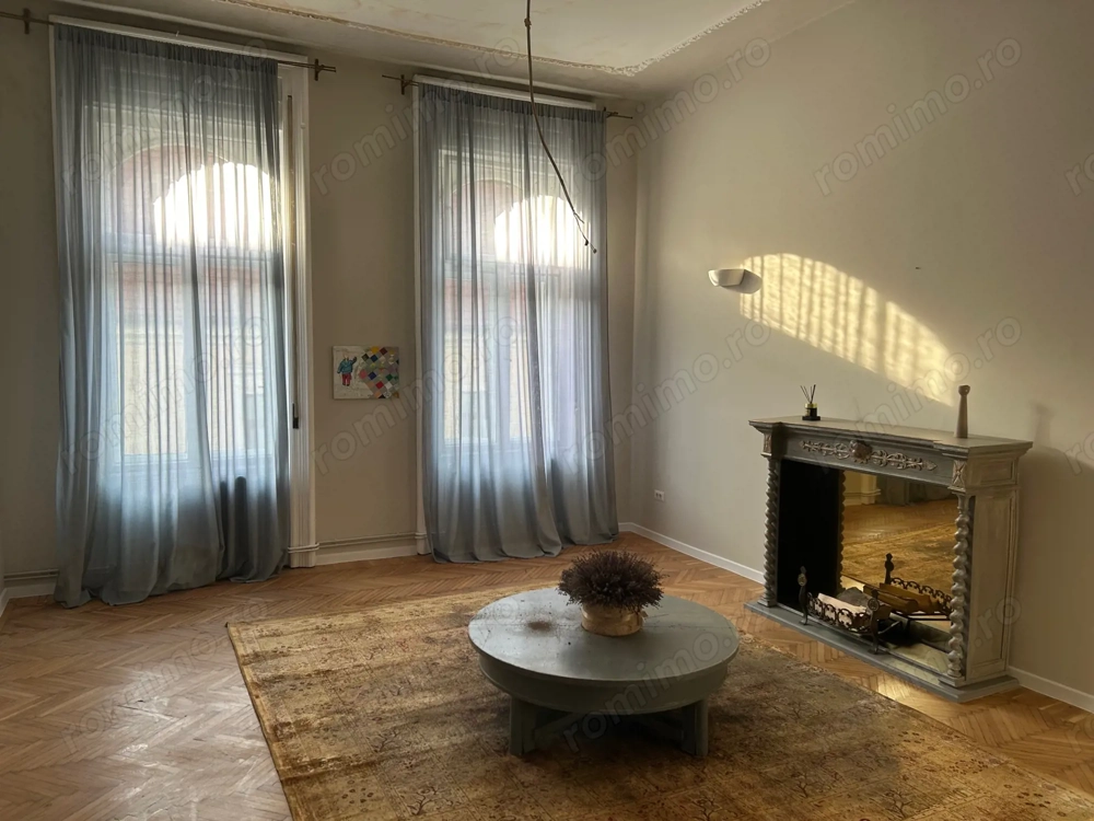De inchiriat apartament elegant cu 2 camere situat intr-un imobil istoric, zona P-ta Unirii