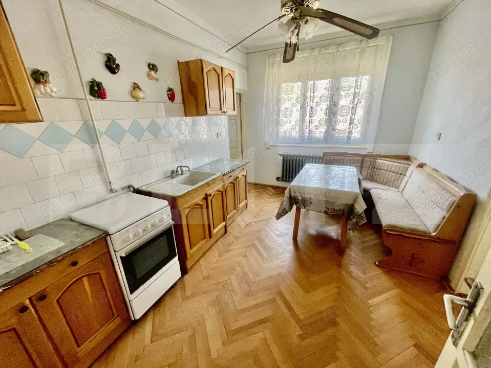 Casă 3 camere, 150 mp utili, zona Centrala