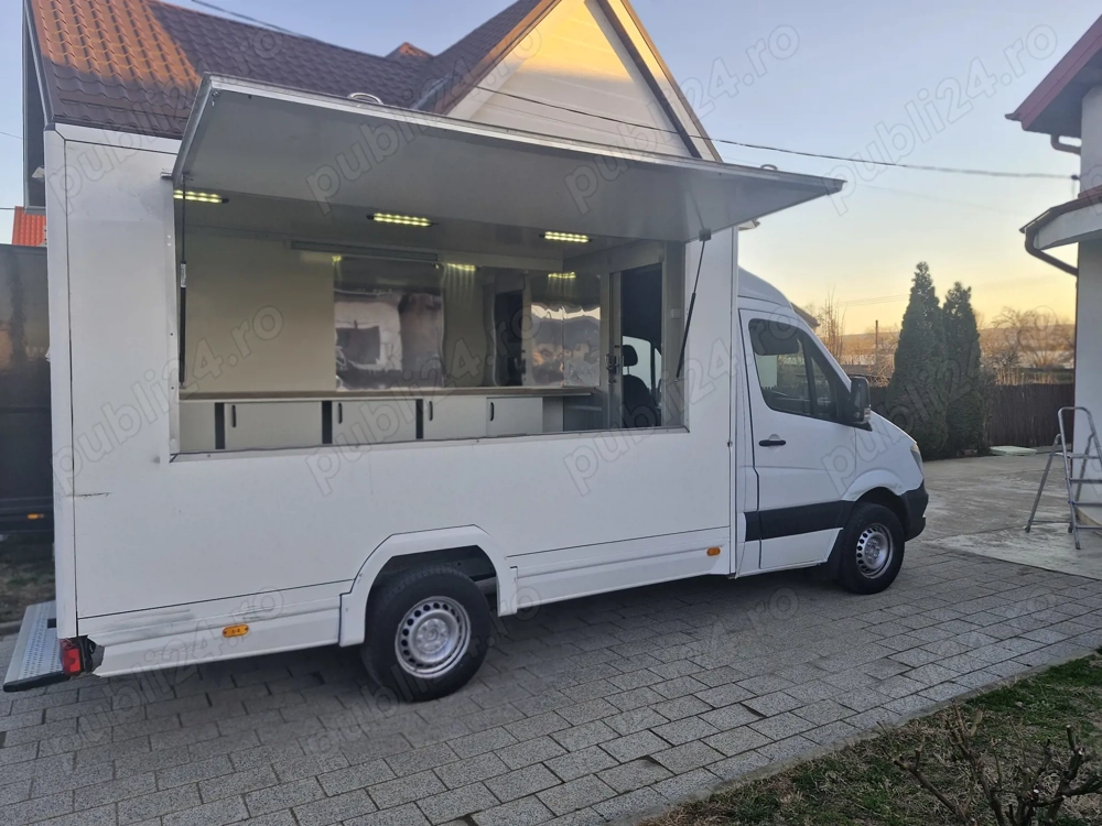 Autorulota comerciala Fast  Food truck