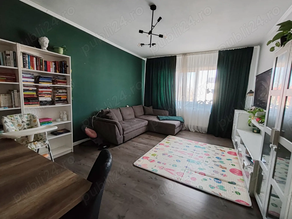 Vand apartament 3 camere Ghiroda