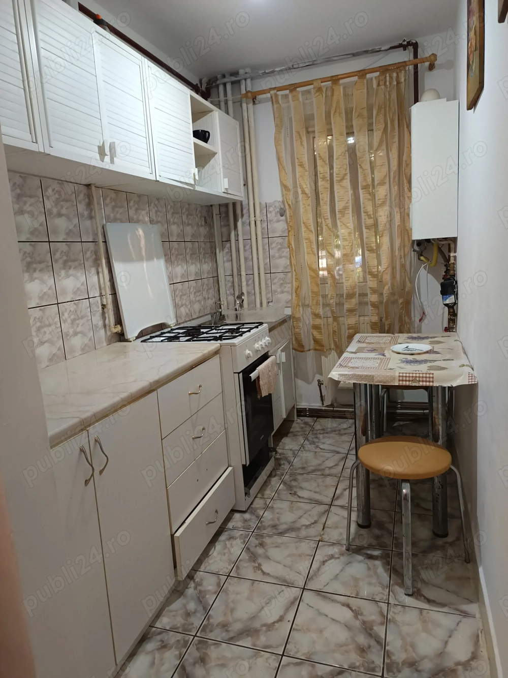 Vand apartament 2 camere, zona Boul Rosu cu centrala termica
