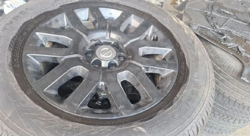 roți originale Nissan Navara