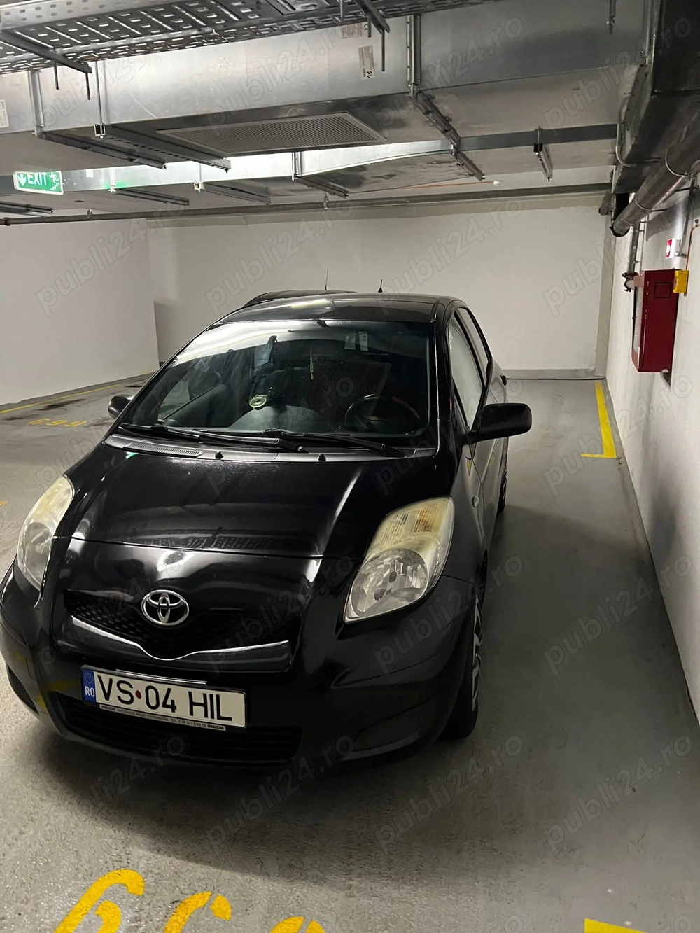 Toyota Yaris 2010 , Negru ,250.000 km ,cutie de viteze noua