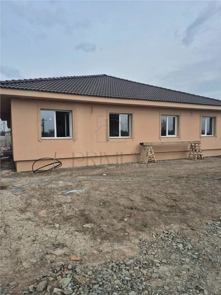 Duplex pe parter - 3 dormitoare - zona foarte buna - gata de mutat