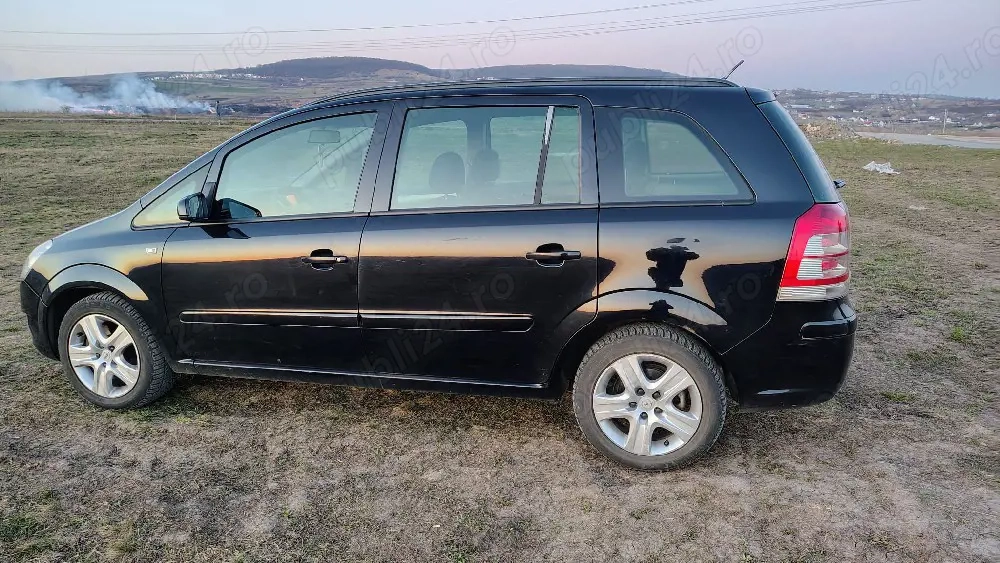 Vând Opel Zafira 