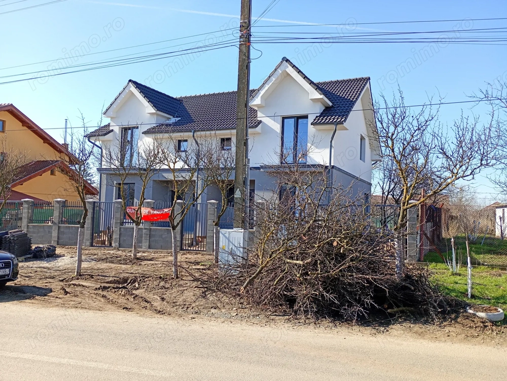 Sanandrei Duplex cu 4 Camere, Drum Asfaltat, Toate Utilitatiile