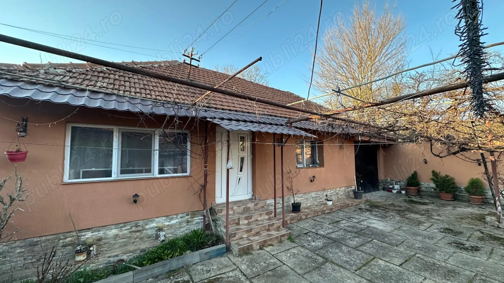 Casă și teren de vânzare   preț 70.000 euro (negociabil)
